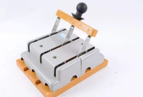 刀开关(刀闸开关) 在控制柜中的特点和作用